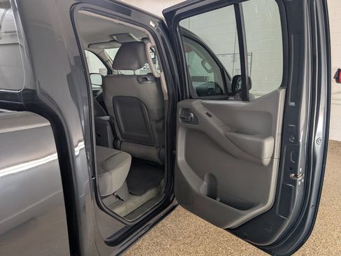 Used 2013 Nissan Frontier SV image 15