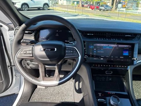 Used 2026 Jeep Grand Cherokee Limited AWD/4WD image 18