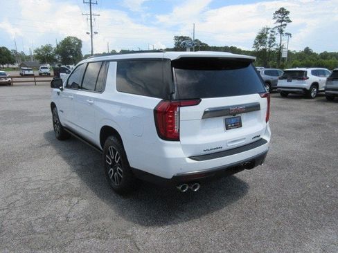 Used 2024 GMC Yukon XL AT4 w/ Technology Package AWD/4WD image 7