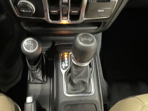 Used 2021 Jeep Wrangler Unlimited Sport image 31