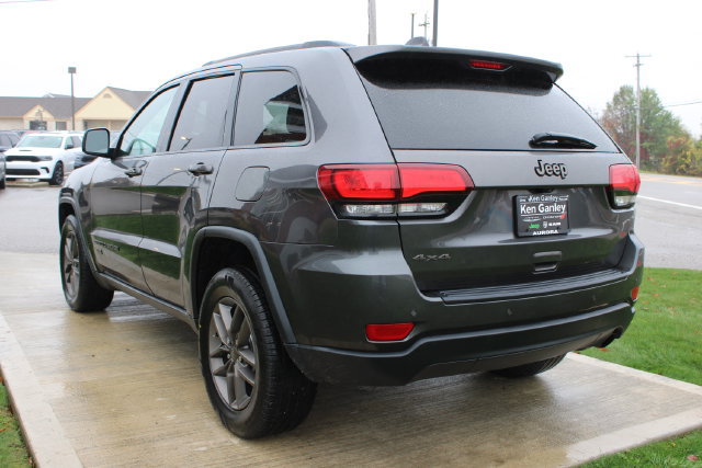 Used 2016 Jeep Grand Cherokee Laredo 75th Anniversary AWD/4WD image 31