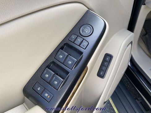 Used 2017 GMC Yukon XL Denali w/ Open Road Package AWD/4WD image 19