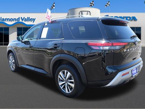 Used 2023 Nissan Pathfinder SL AWD/4WD image 4