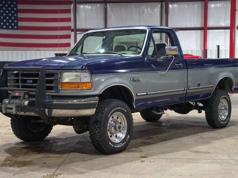 Used 1995 Ford F350 XLT 2dr 4WD Standard Cab LB image 1