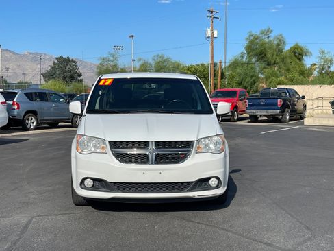 Used 2017 Dodge Grand Caravan SXT w/ Driver Convenience Group image 8