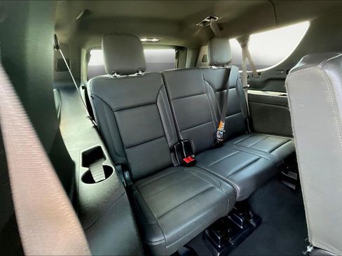 Used 2025 Chevrolet Suburban LT w/ Comfort Package image 25