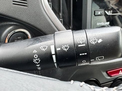 Used 2023 Subaru Forester Premium AWD/4WD image 23