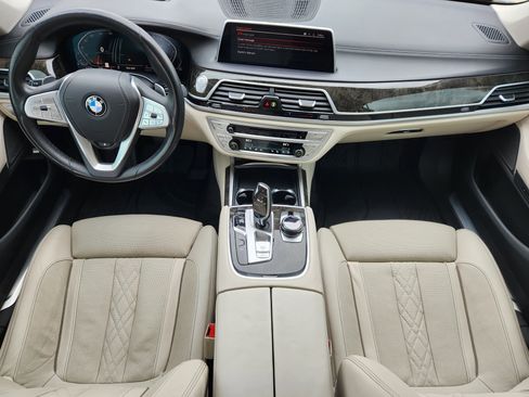 Used 2020 BMW 740i w/ Premium Package image 28