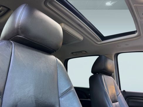 Used 2014 GMC Yukon XL Denali image 16