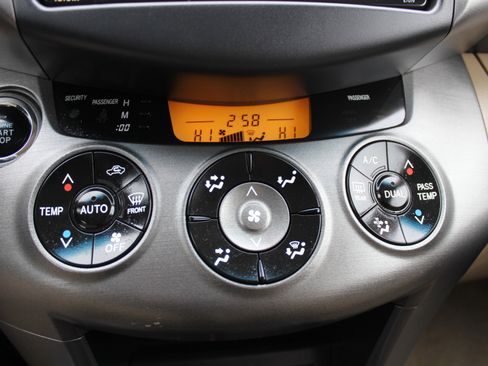 Used 2010 Toyota RAV4 Limited image 32