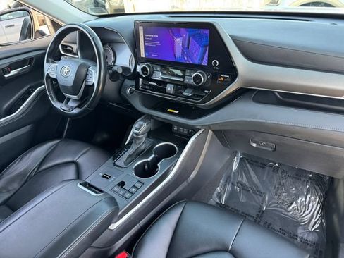 Used 2023 Toyota Highlander XLE FWD image 21