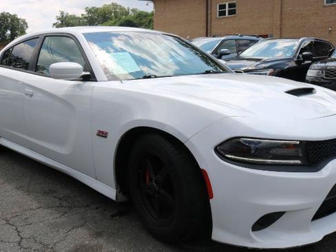Used 2017 Dodge Charger R/T Scat Pack w/ Beats Audio Group RWD image 3