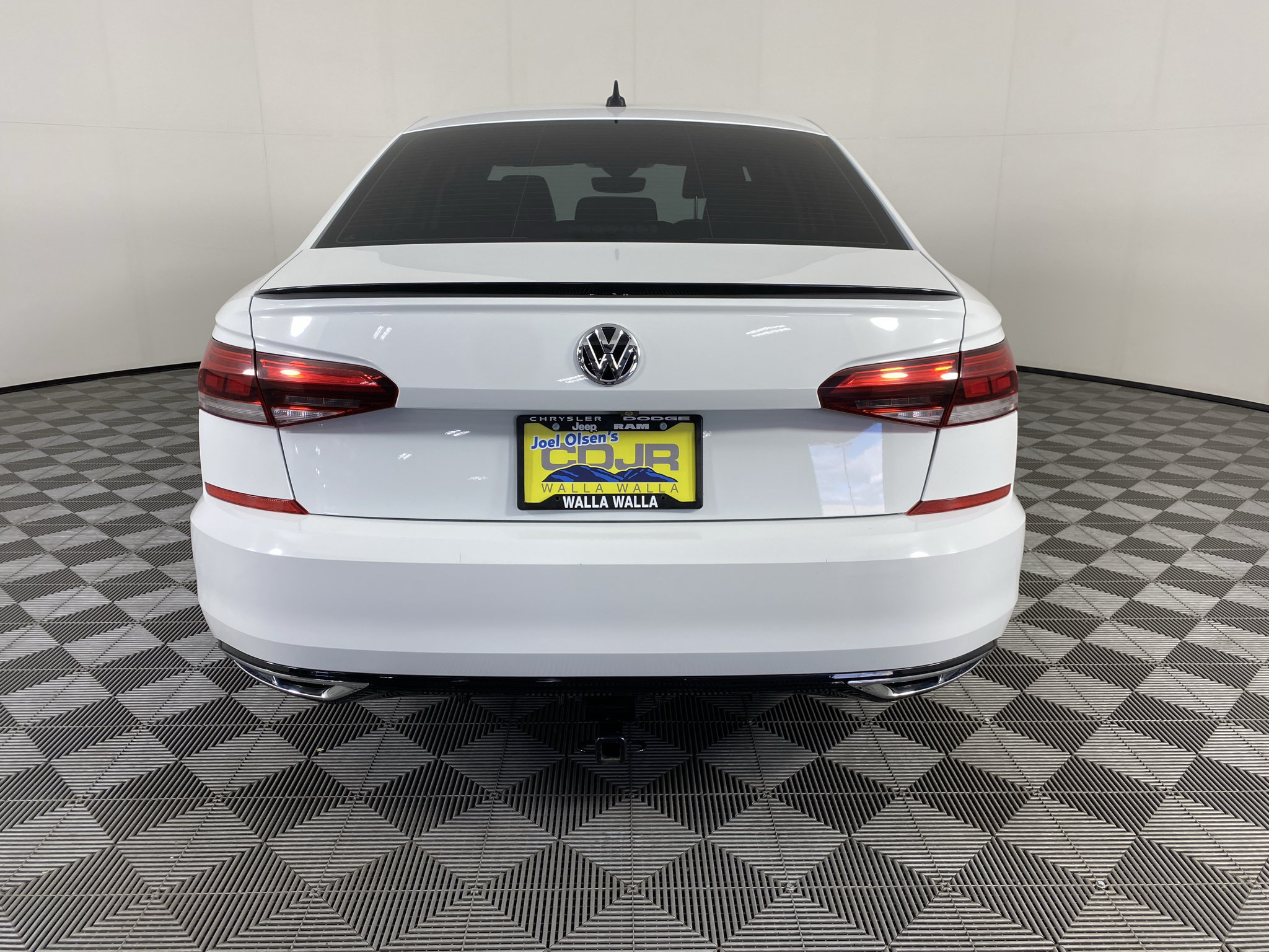Used 2020 Volkswagen Passat 2.0T R-Line FWD image 6