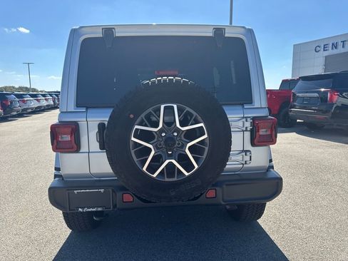 Used 2024 Jeep Wrangler Sahara w/ Technology Group image 4