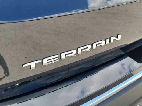 Used 2024 GMC Terrain SLT FWD image 33