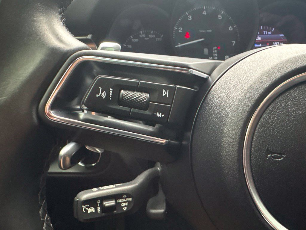 Certified 2024 Porsche Macan AWD/4WD image 38