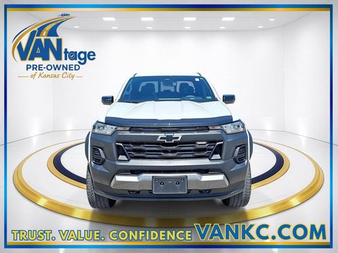 Used 2024 Chevrolet Colorado Trail Boss w/ Technology Package AWD/4WD image 2