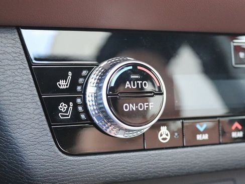 New 2025 Mitsubishi Outlander SEL image 11