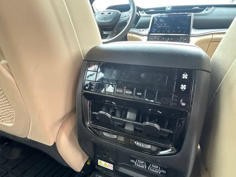 Used 2024 Jeep Grand Cherokee L Limited w/ Luxury Tech Group II AWD/4WD image 35