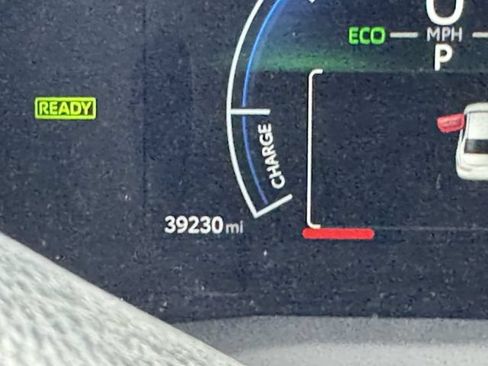 Used 2025 Toyota Camry LE FWD image 8