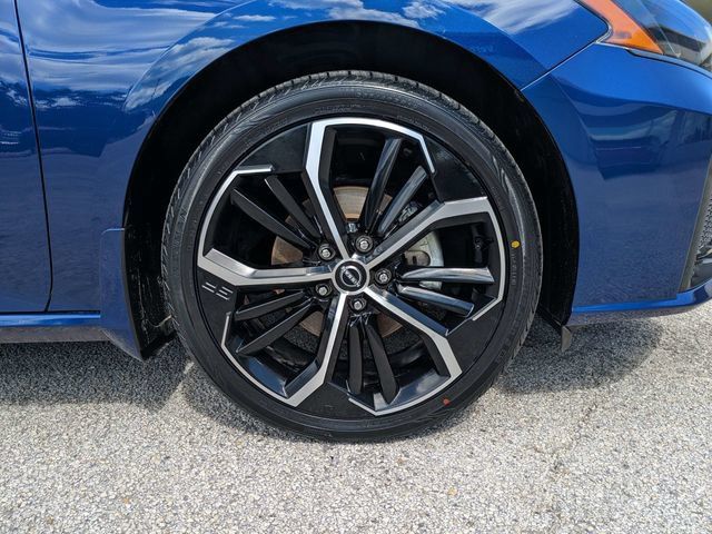 Used 2024 Nissan Altima 2.5 SR w/ SR Premium Package FWD image 11