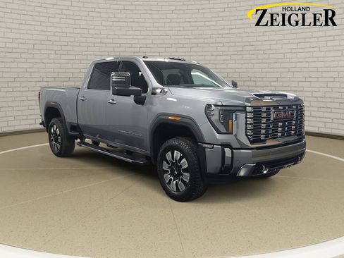 New 2025 GMC Sierra 3500 Denali w/ Denali Reserve Package image 3