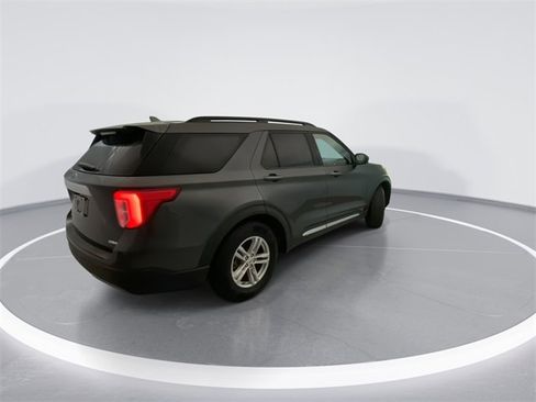 Used 2020 Ford Explorer XLT w/ Equipment Group 202A image 4