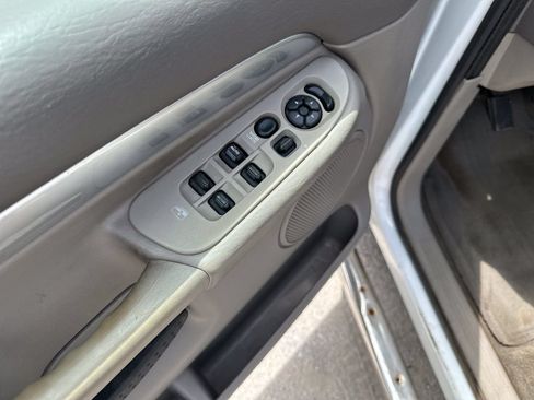 Used 2005 Dodge Ram 1500 Truck SLT RWD image 16