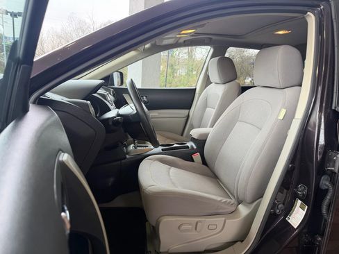 Used 2011 Nissan Rogue SV w/ Premium Pkg image 8