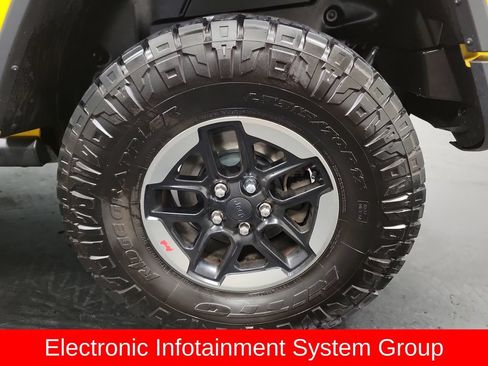 Used 2018 Jeep Wrangler Unlimited Rubicon w/ Dual Top Group AWD/4WD image 11