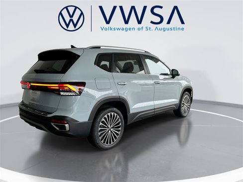 New 2026 Volkswagen Taos SE image 7