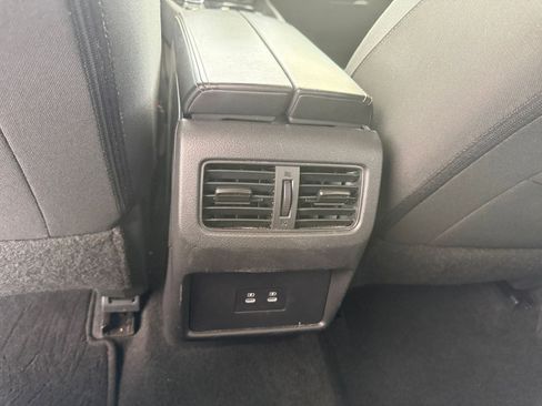 Used 2025 Nissan Rogue SV FWD image 24