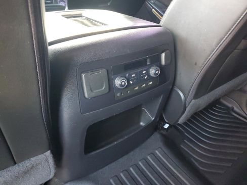 Used 2018 GMC Yukon Denali image 12