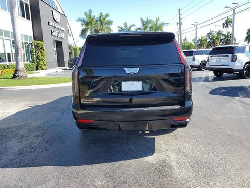 Certified 2023 Cadillac Escalade Sport w/ LPO, ONYX Package AWD/4WD image 4