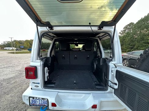 Used 2021 Jeep Wrangler Unlimited Sahara image 21