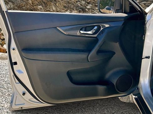 Used 2018 Nissan Rogue SV image 21