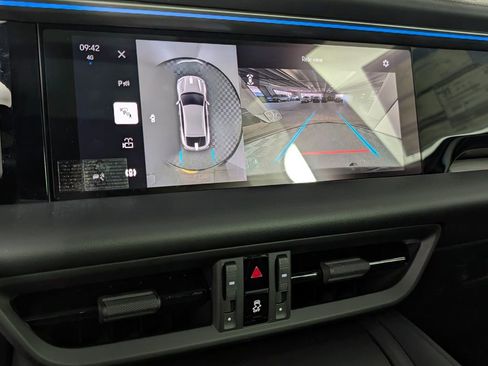 New 2025 Porsche Macan 4S Electric image 31