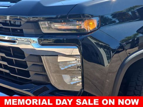 Used 2024 Chevrolet Silverado 2500 LT AWD/4WD image 25