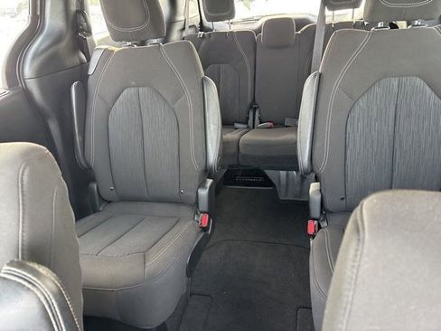 Used 2022 Chrysler Pacifica Touring image 30