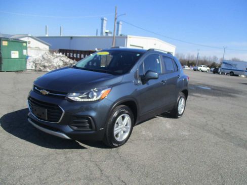 Used 2022 Chevrolet Trax LT w/ LT Convenience Package image 3