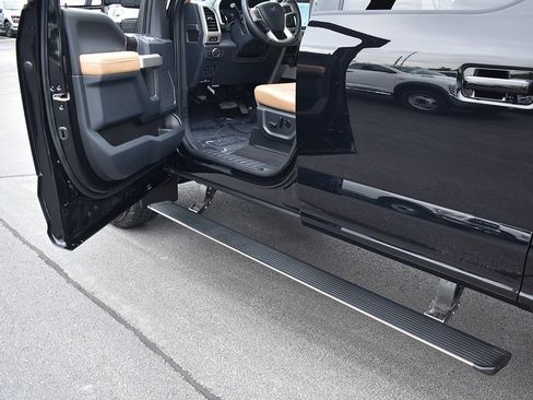 Certified 2022 Ford F250 Lariat w/ Lariat Ultimate Package AWD/4WD image 16