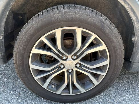 Used 2017 Mitsubishi Outlander ES AWD/4WD image 12
