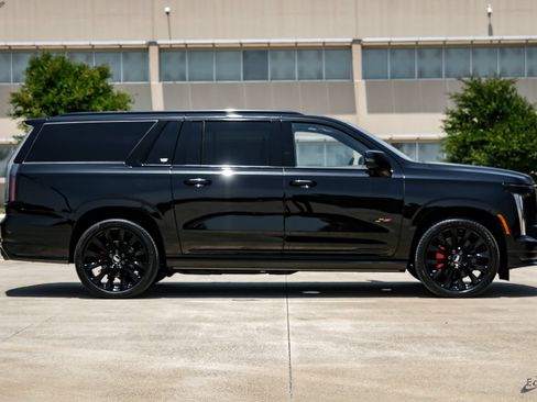 Used 2026 Cadillac Escalade ESV V w/ LPO, ONYX Package AWD/4WD image 21