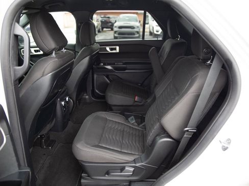 Used 2020 Ford Explorer XLT image 19
