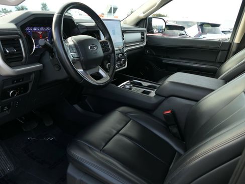 Used 2024 Ford Expedition XLT image 17