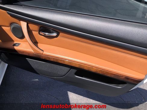 Used 2013 BMW 335i Convertible image 18