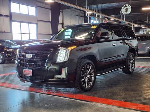 Used 2019 Cadillac Escalade Luxury w/ Escalade Sport Edition image 3