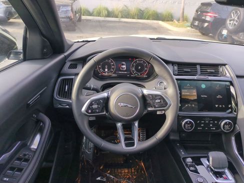 Used 2024 Jaguar E-PACE R-Dynamic SE image 17