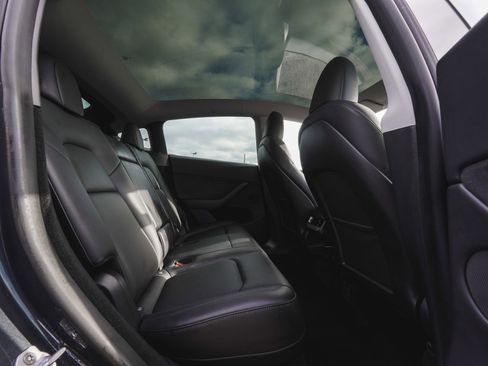 Used 2024 Tesla Model Y Long Range image 27