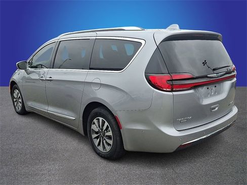 Used 2021 Chrysler Pacifica Limited w/ Premium & Safety Sphere Group image 6